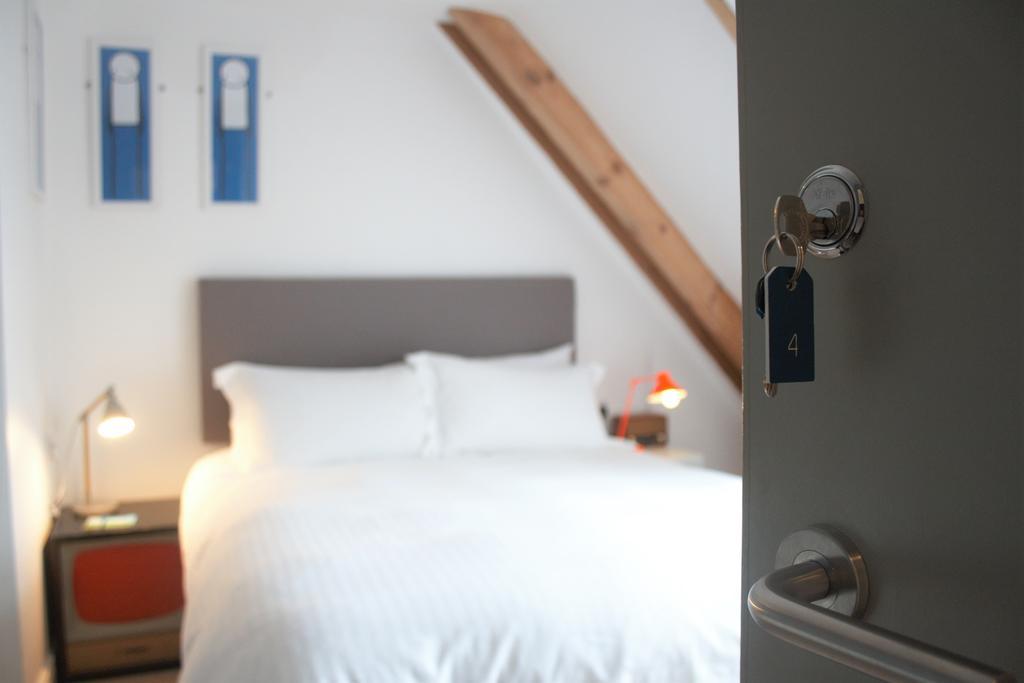 Bed and Breakfast The Blue Door Ньюки Экстерьер фото